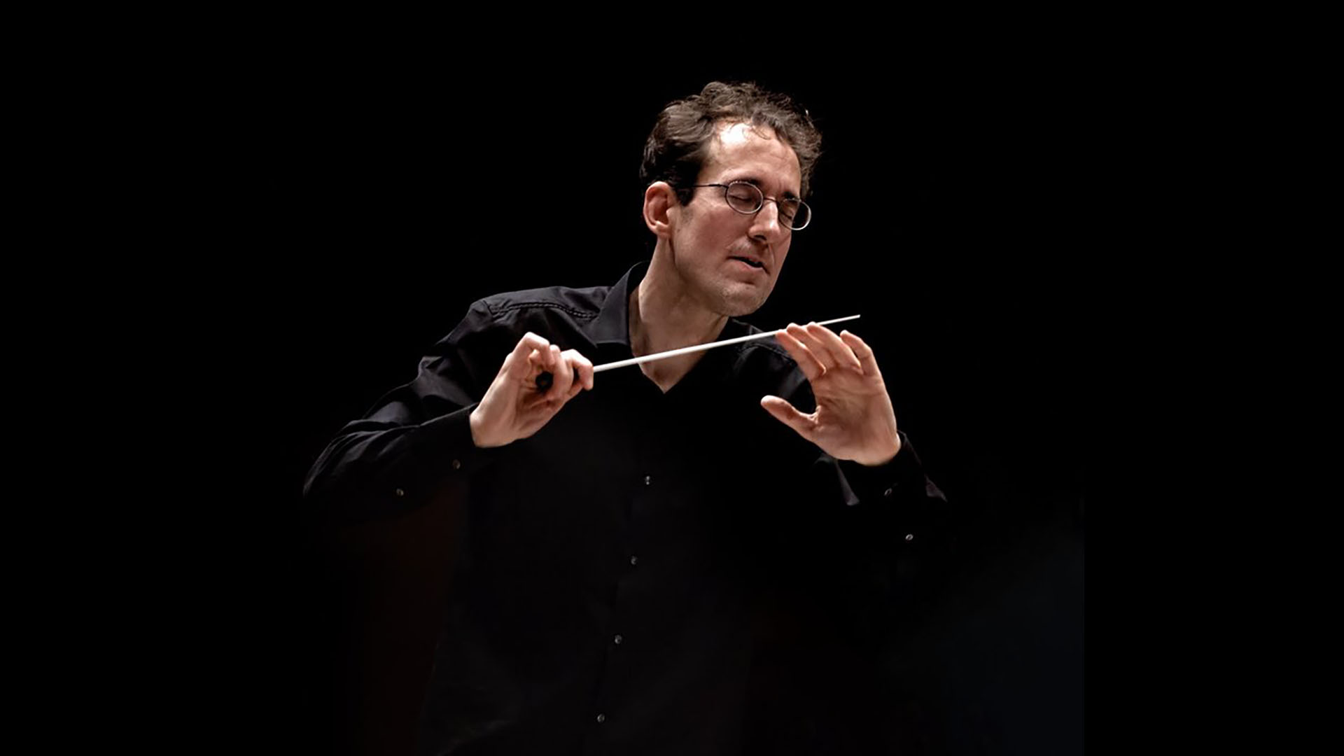 Pablo Gonzalez conducting. Photo by Benjamin Ealovega
